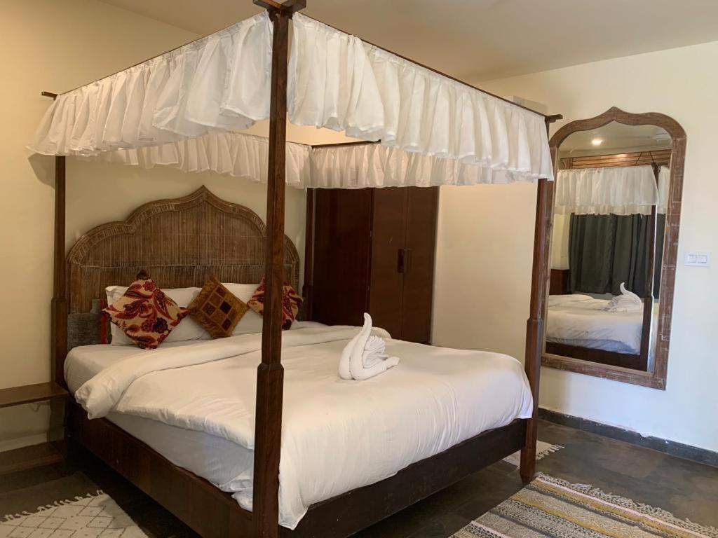 Chique Shanti Hotel